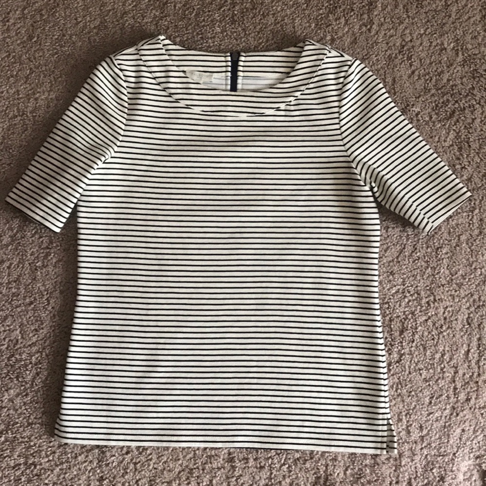 Short sleeve top